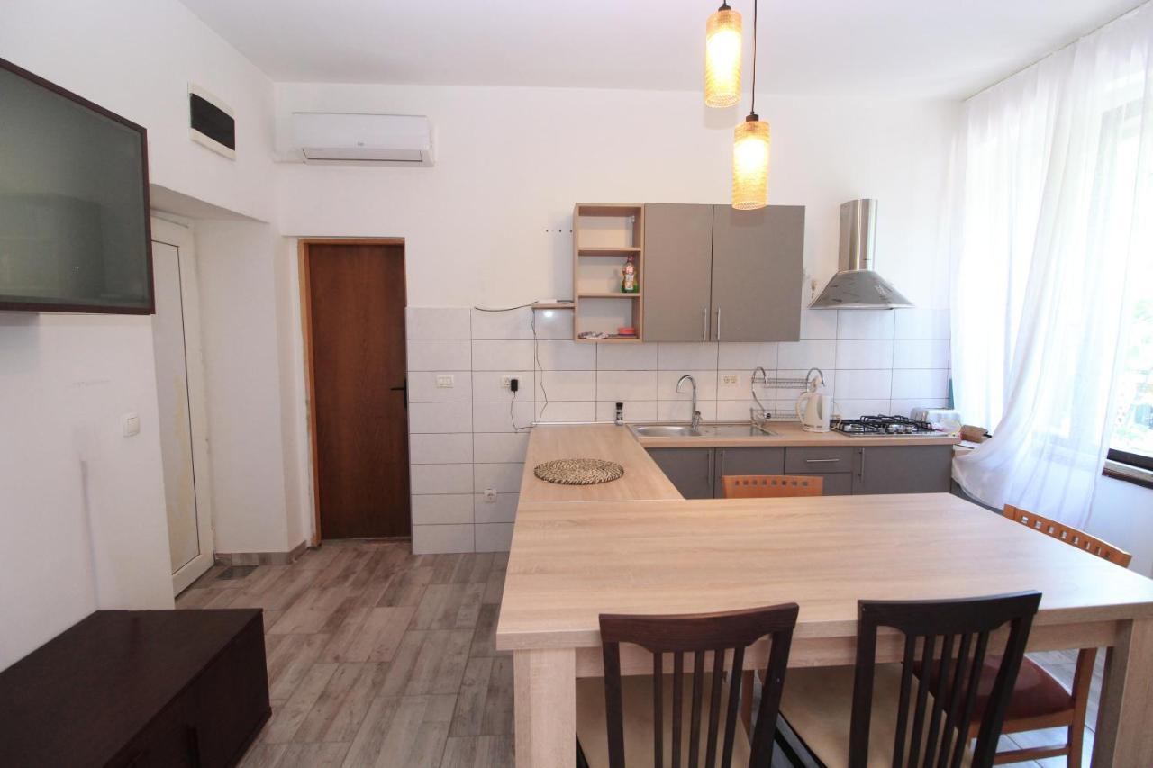 Se-Na Apartment Pula Ngoại thất bức ảnh